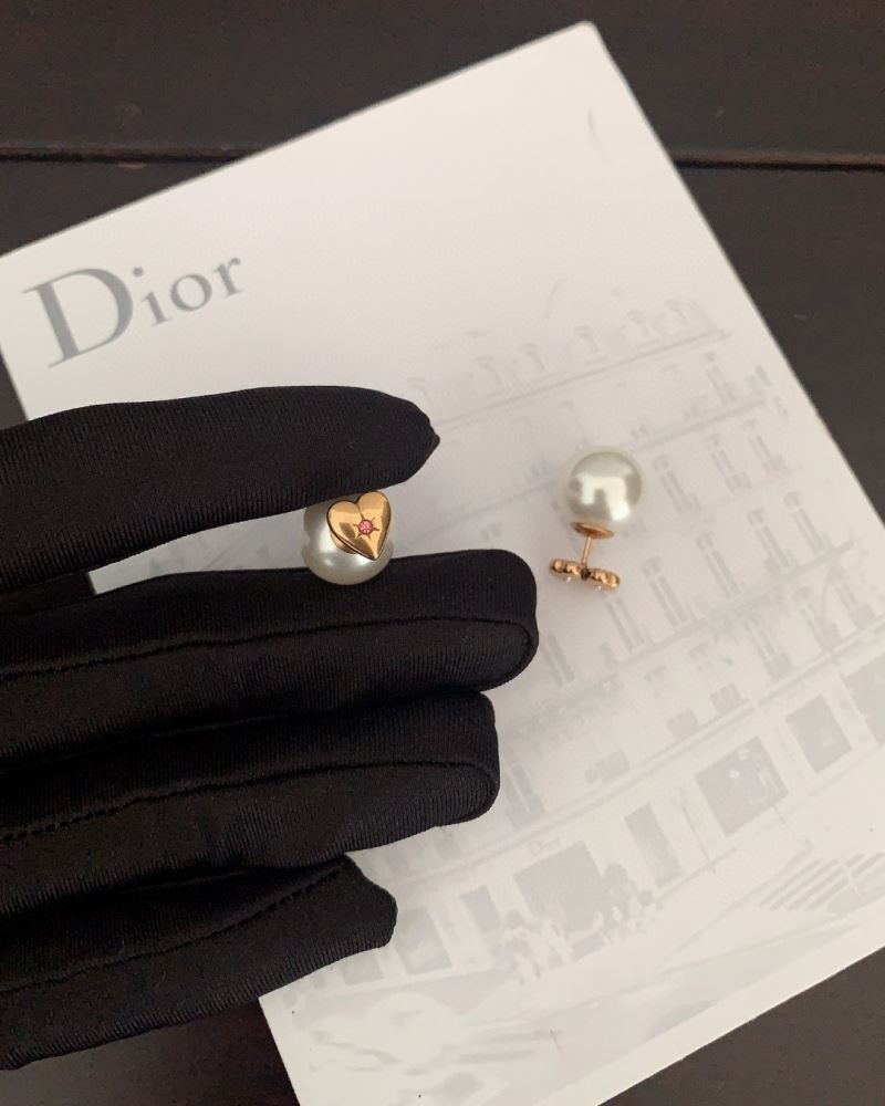 chr1st1an D10r earrings